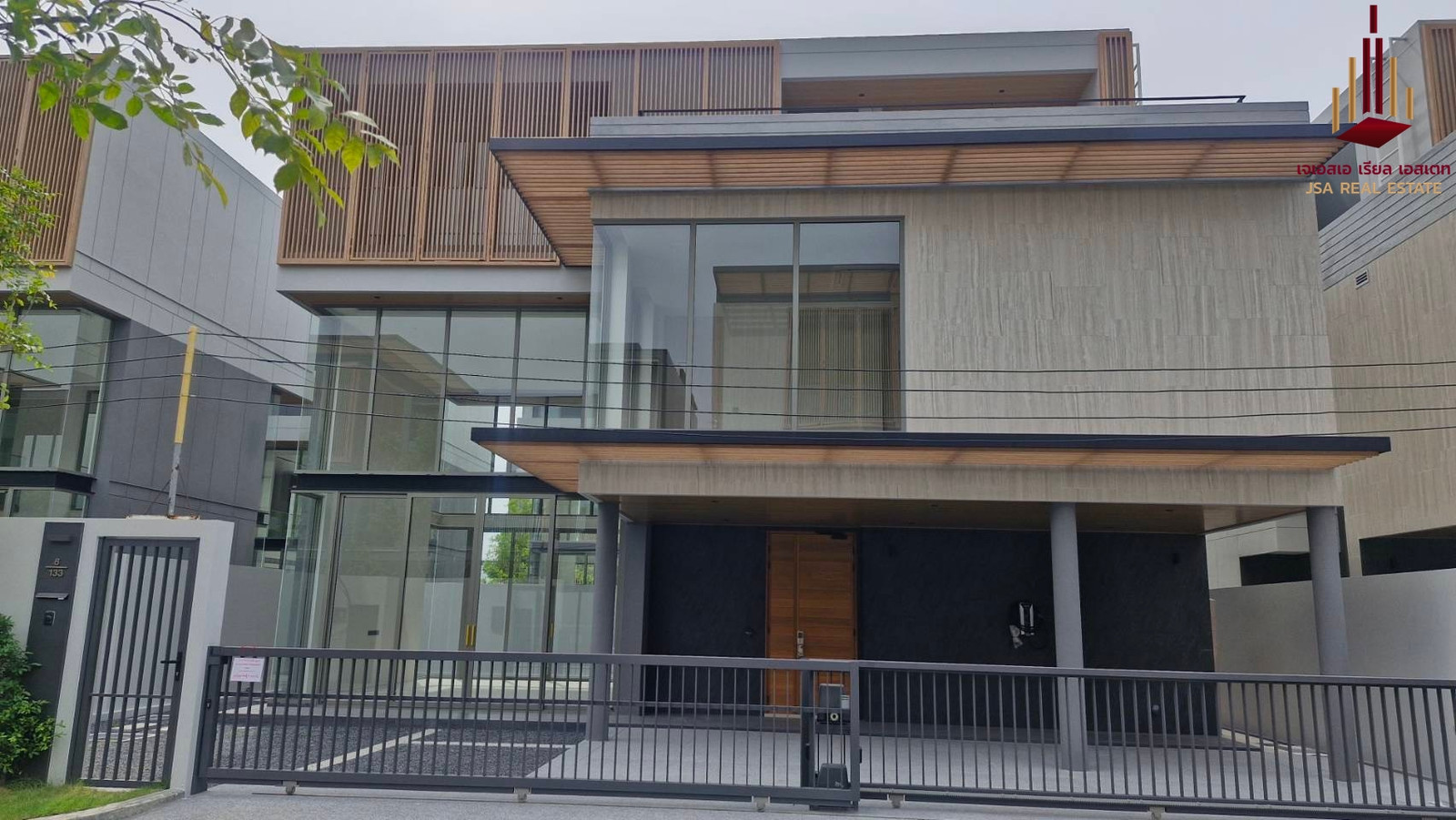 ✨ For Rent: Hyde Park Garden Viphavadi ✨  💰 Only 240,000  THB/month