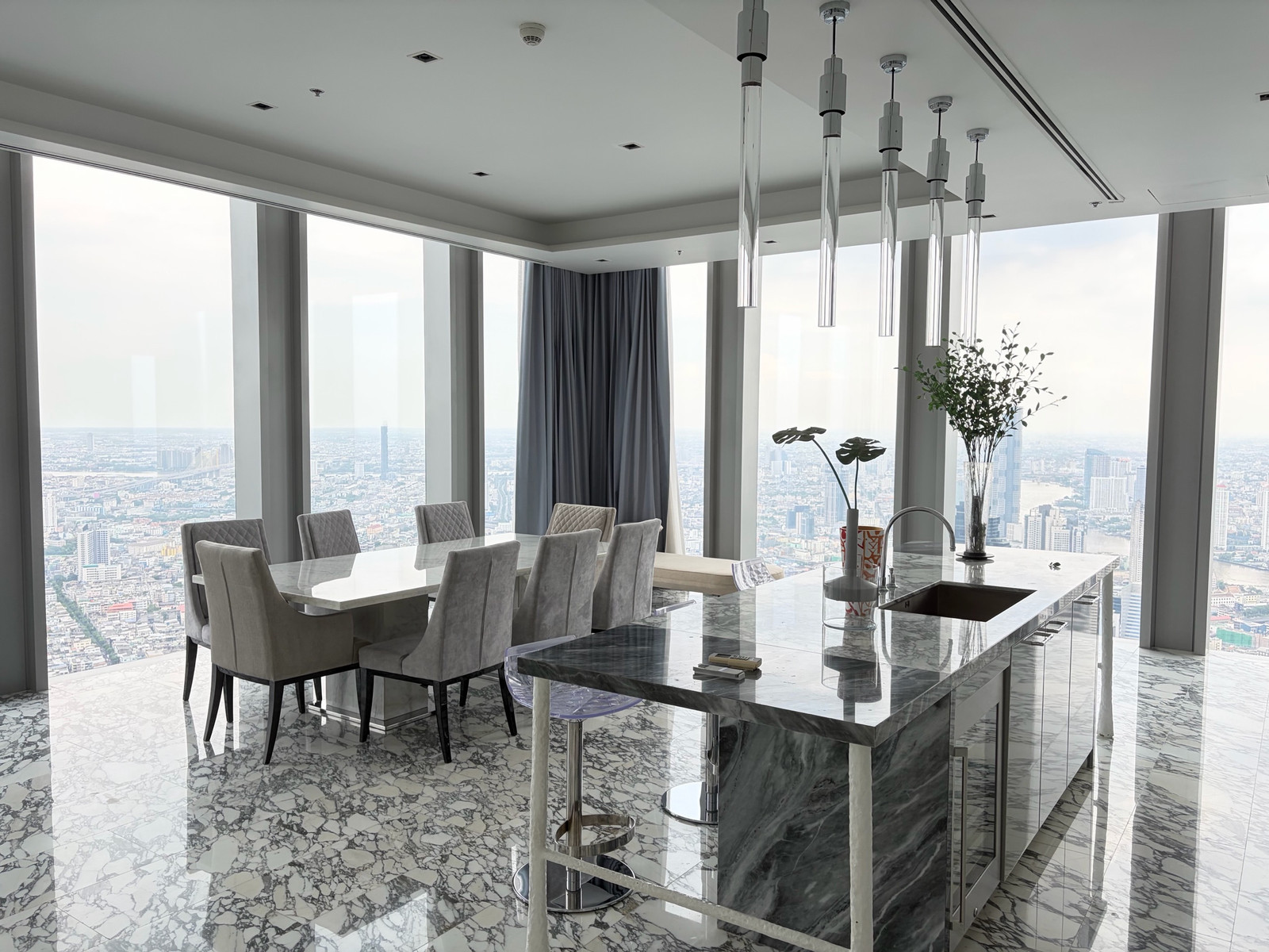 *Pet Friendly* Rare Penthouse For Rent The Ritz Carlton Mahanakorn Residence 