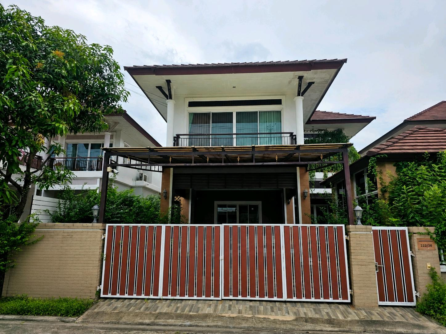 Single house, Laddaville Village 1-2, Ban Kluai-Sai Noi, 77 sq m, 4 bedrooms, 2 bathrooms, 1 office, decorated - extended the whole house 📌