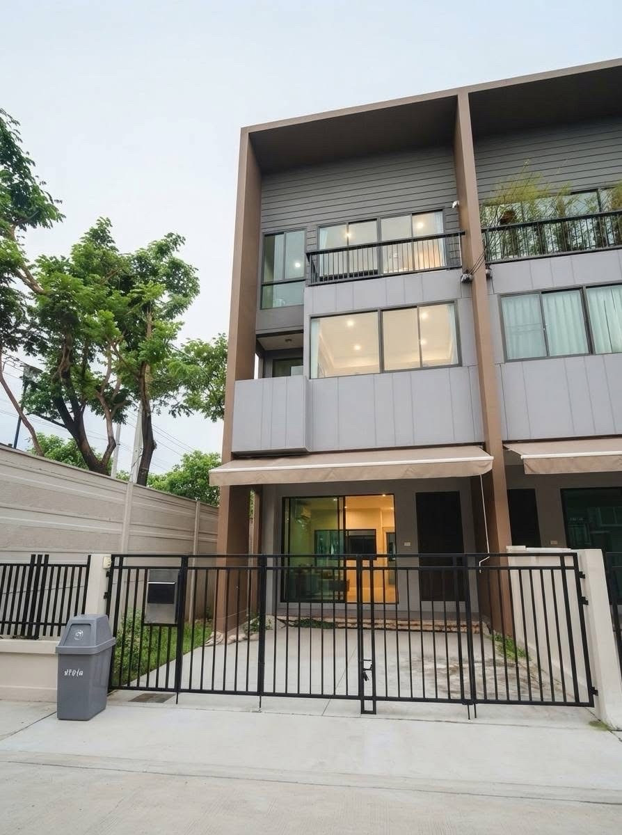 Forwarding a beautiful house in red license plate condition ✨ Baan Klang Muang Rama 9 - Krungthep Kreetha (corner house, very wide area) Forwarding a beautiful house in red license plate condition ✨ Baan Klang Muang Rama 9 - Krungthep Kreetha (corner house, very wide area)