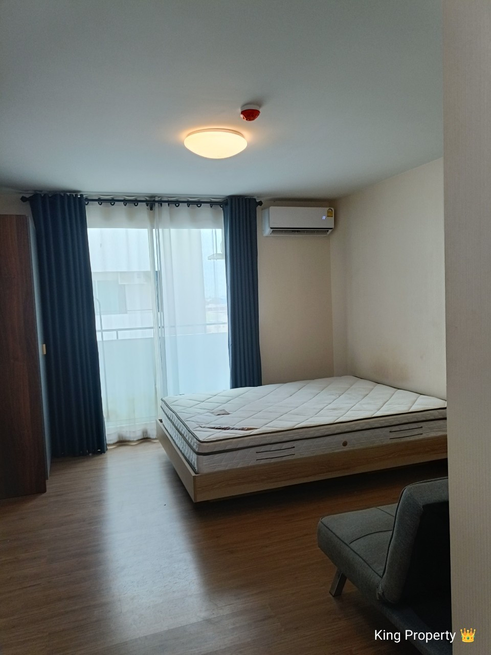 Vacant room, fully furnished, room size 23 sq m, price 7,500/month, Phase 3, Building C, 7th floor, free common fees, free parking.
