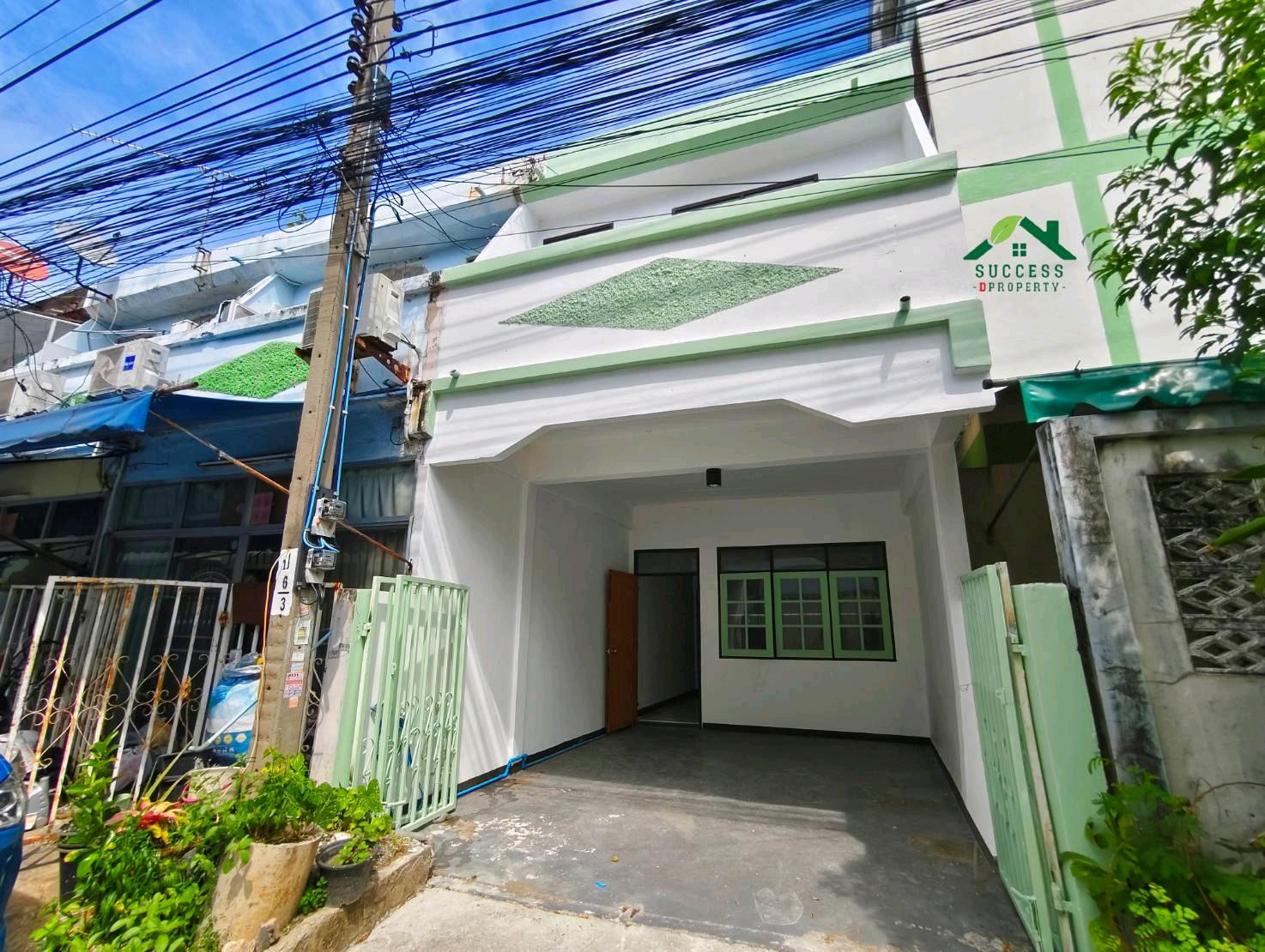 Cheap townhouse for sale, 3 bedrooms, newly renovated, good condition, location on Sukhumvit Road, near BTS Skytrain station, only 500 meters, near Robinson Samut Prakan Department Store. – รูปที่ 3