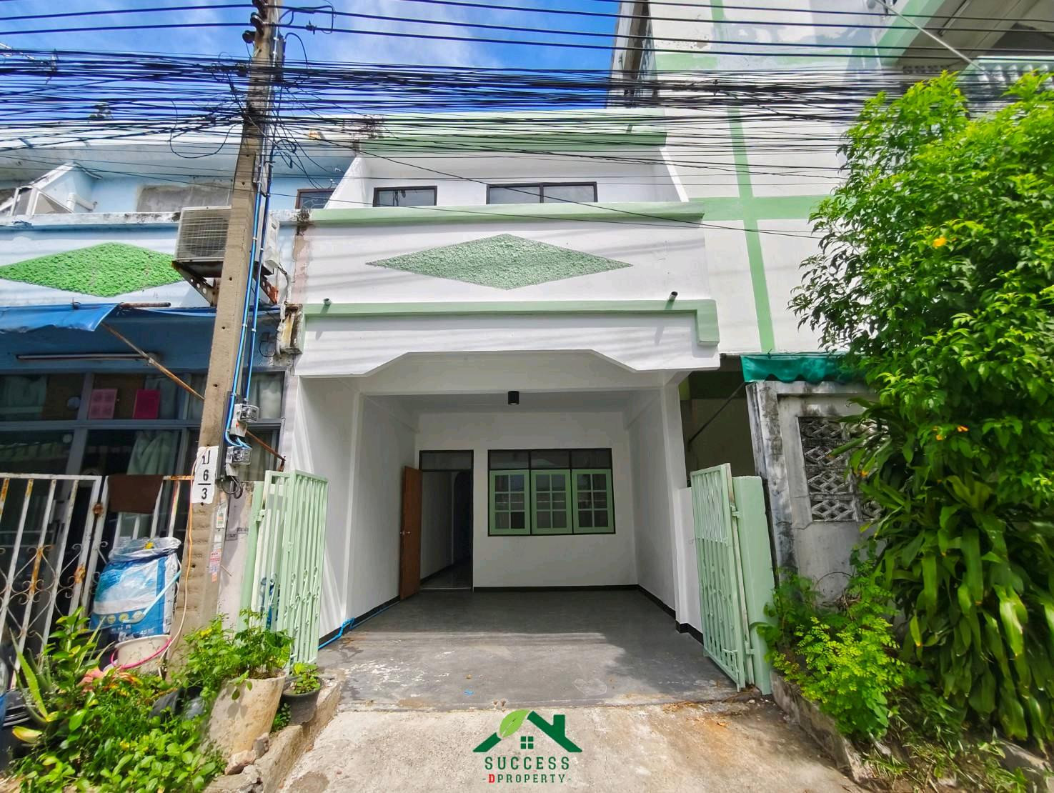 Cheap townhouse for sale, 3 bedrooms, newly renovated, good condition, location on Sukhumvit Road, near BTS Skytrain station, only 500 meters, near Robinson Samut Prakan Department Store. – รูปที่ 4
