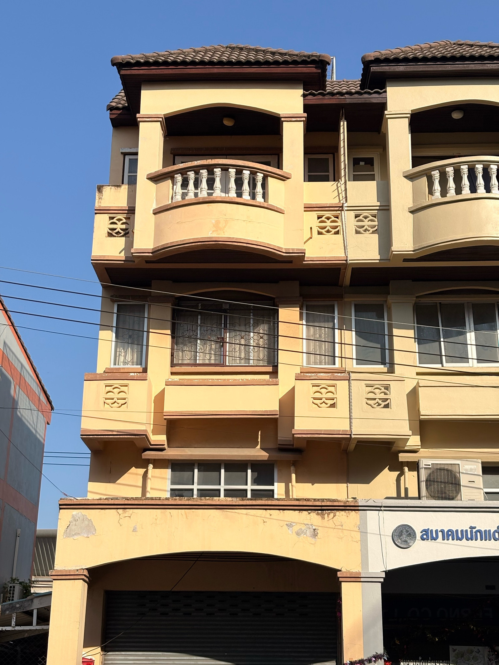 3-story shophouse for rent, near Lam Luk Ka Main Road, 50 meters, ISUZU car showroom. 3-story shophouse for rent, near Lam Luk Ka Main Road, 50 meters, ISUZU car showroom.