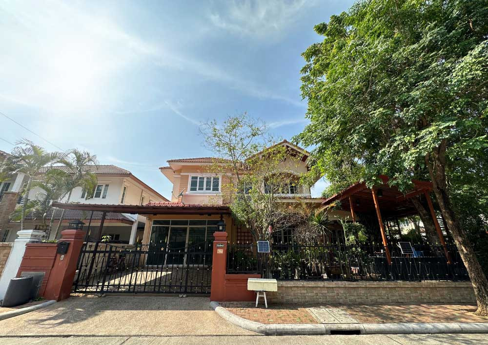 ขายบ้านเดี่ยวหัวมุม หลังใหญ่ เนื้อที่ 67.6 ตรว. (พื้นที่ใช้สอย 250 ตรม.) บ้านภัทรา อ่อนนุช - วงแหวน ขายบ้านเดี่ยวหัวมุม หลังใหญ่ เนื้อที่ 67.6 ตรว. (พื้นที่ใช้สอย 250 ตรม.) บ้านภัทรา อ่อนนุช - วงแหวน