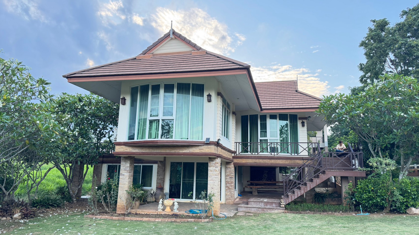 Vacation home for sale, Pak Chong, near Khao Yai, 4 bedrooms, 4 bathrooms, lotus pond view, land 249.20 sq m. Vacation home for sale, Pak Chong, near Khao Yai, 4 bedrooms, 4 bathrooms, lotus pond view, land 249.20 sq m.