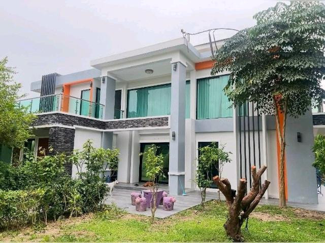 2-storey detached house for sale, Modern Luxury design with built-in furniture throughout, complete with HomeOffice. Supports business owners or do an office right away
