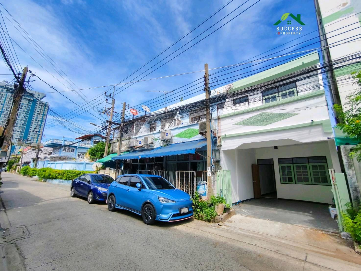 Cheap townhouse for sale, 3 bedrooms, newly renovated, good condition, location on Sukhumvit Road, near BTS Skytrain station, only 500 meters, near Robinson Samut Prakan Department Store. – รูปที่ 2