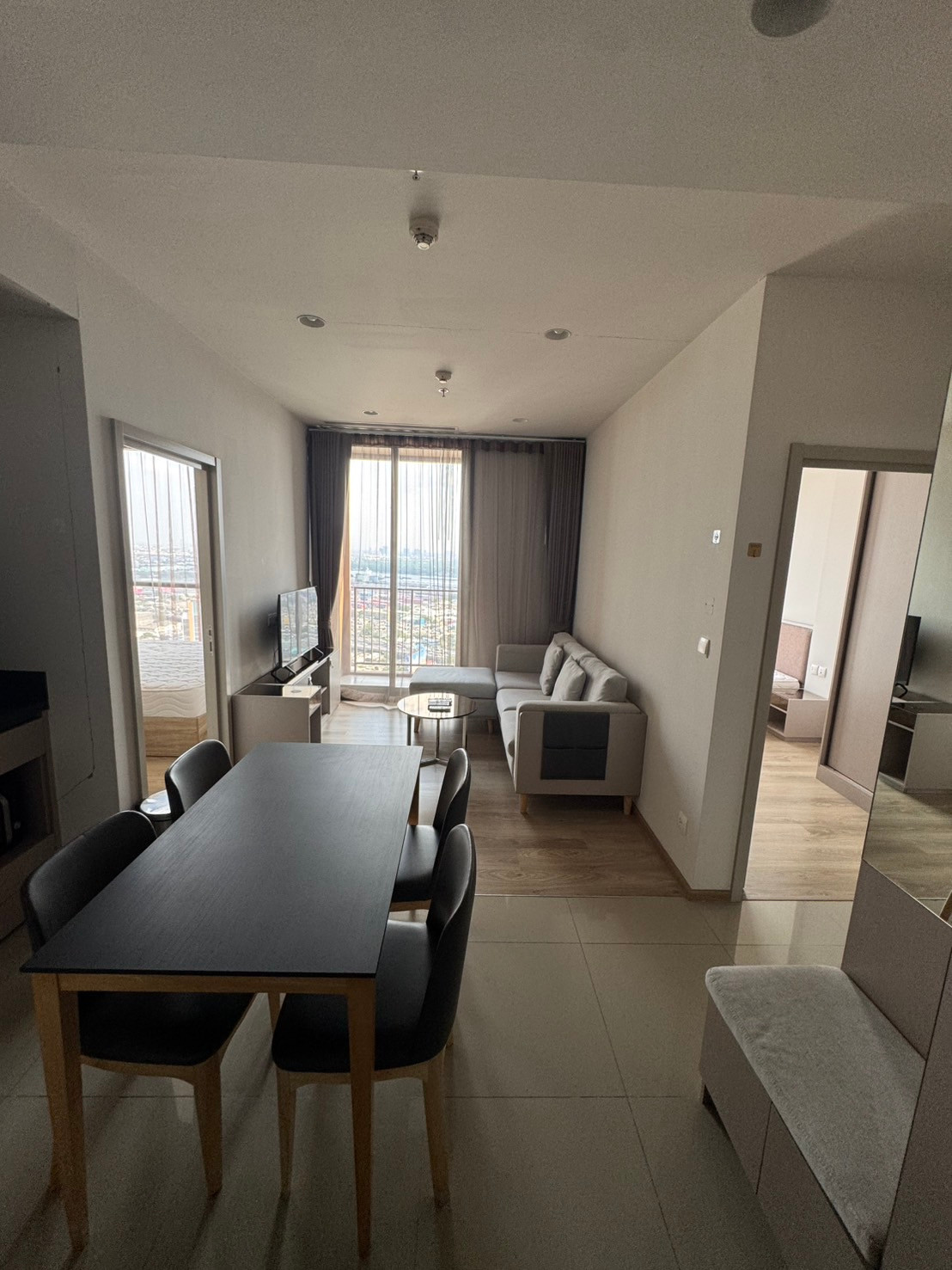 Luxurious 2 bedroom condo, suitable for a large family. Or have close friends living together, Agent K