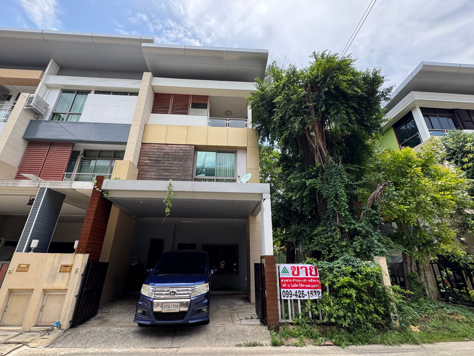 🏡 Sell/rent 3-story townhome, corner house, prime location, Chaengwattana, Phattramo Town Village. Opposite Central Chaengwattana 🏡 Sell/rent 3-story townhome, corner house, prime location, Chaengwattana, Phattramo Town Village. Opposite Central Chaengwattana