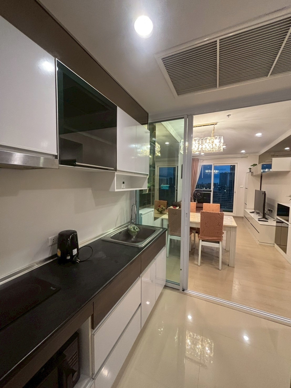 FOR Rent 1 bed ราคาพิเศษ ศุภาลัย ไลท์ รัชดาฯ นราธิวาส FOR Rent 1 bed ราคาพิเศษ ศุภาลัย ไลท์ รัชดาฯ นราธิวาส