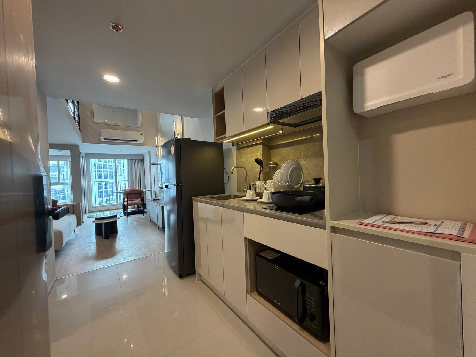 Luxury condo in the heart of the city, Agent K Luxury condo in the heart of the city, Agent K