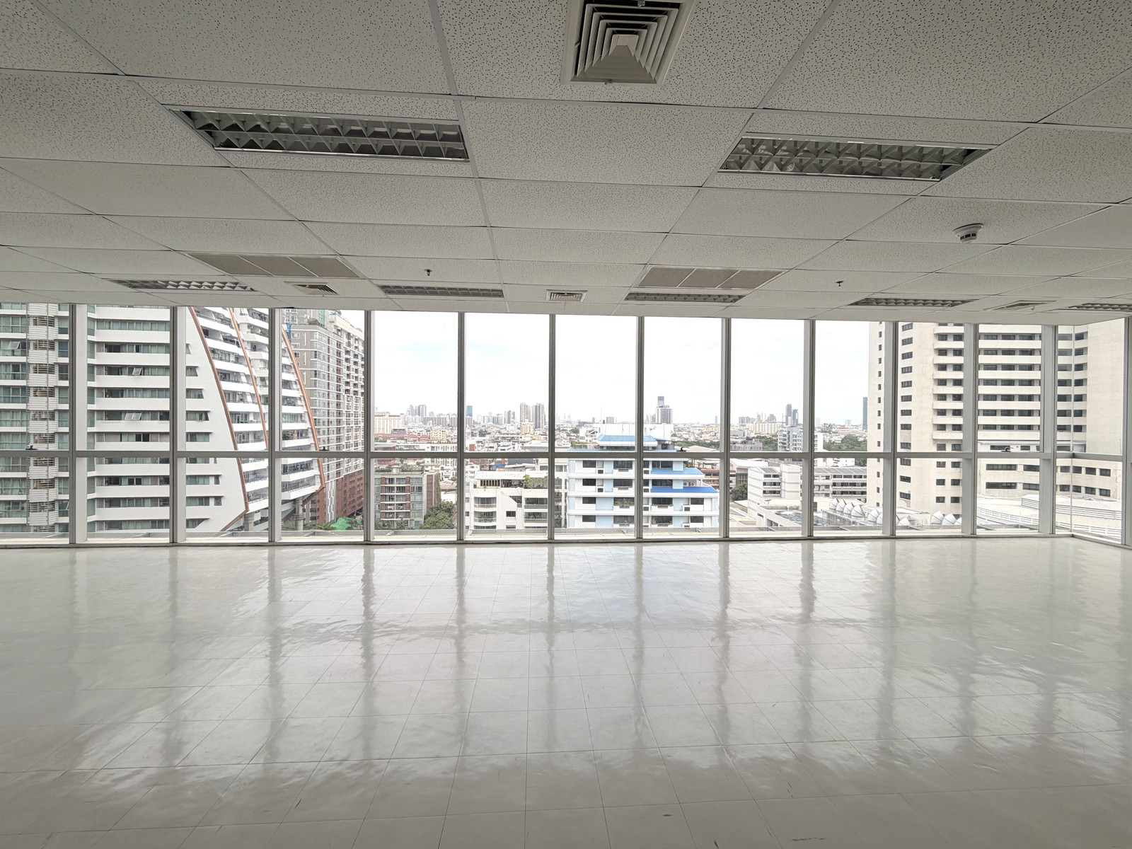 Office next to BTS St. Louis, with flexible air con on/off times. Office next to BTS St. Louis, with flexible air con on/off times.