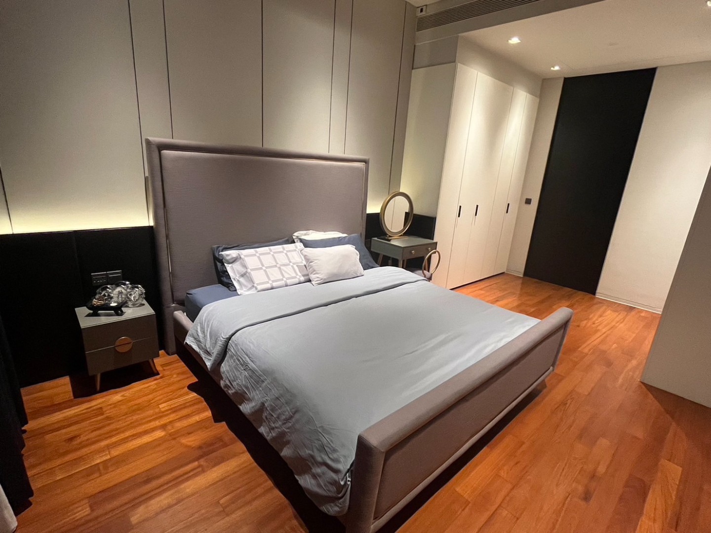 🔥For Rent Now🔥 Banyan Tree Residences, luxurious 87 sq.m. unit, 1 bedroom, 2 bathrooms, 12th floor.