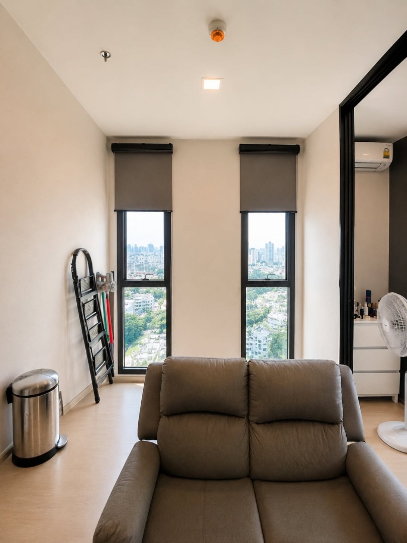 For rent urgently 🔥 The Privacy Jatujak, corner unit, 31 sq.m., near MRT Phahonyothin (450 m), ready to move in.