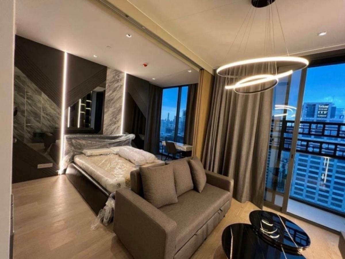 For rent Ashton silom 1 bedroom, size 50 sq m. If interested, contact 065-464-9497.