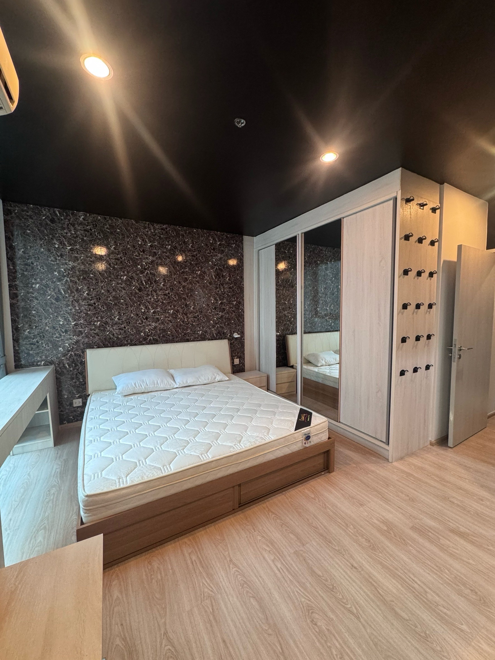 ให้เช่า Noble Revolve Ratchada 1 เพียง 80 เมตร จาก MRT ศูนย์วัฒนธรรมแห่งประเทศไทย – รูปที่ 2