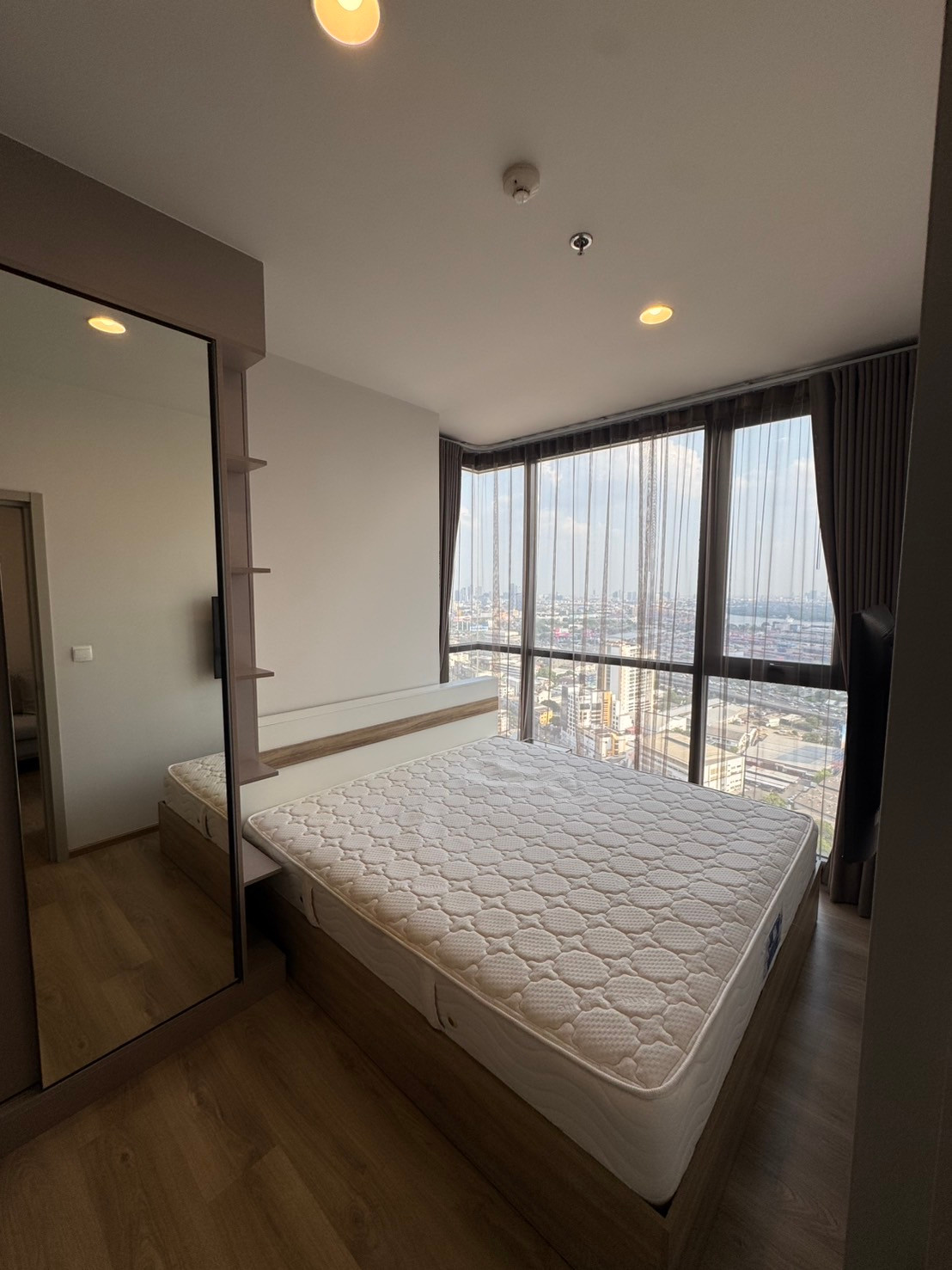 คอนโดหรู 2 ห้องนอน เหมาะสำหรับครอบครัวใหญ่ หรือมีเพื่อนสนิทอยู่ด้วยกัน เอเจ้นเค – รูปที่ 4