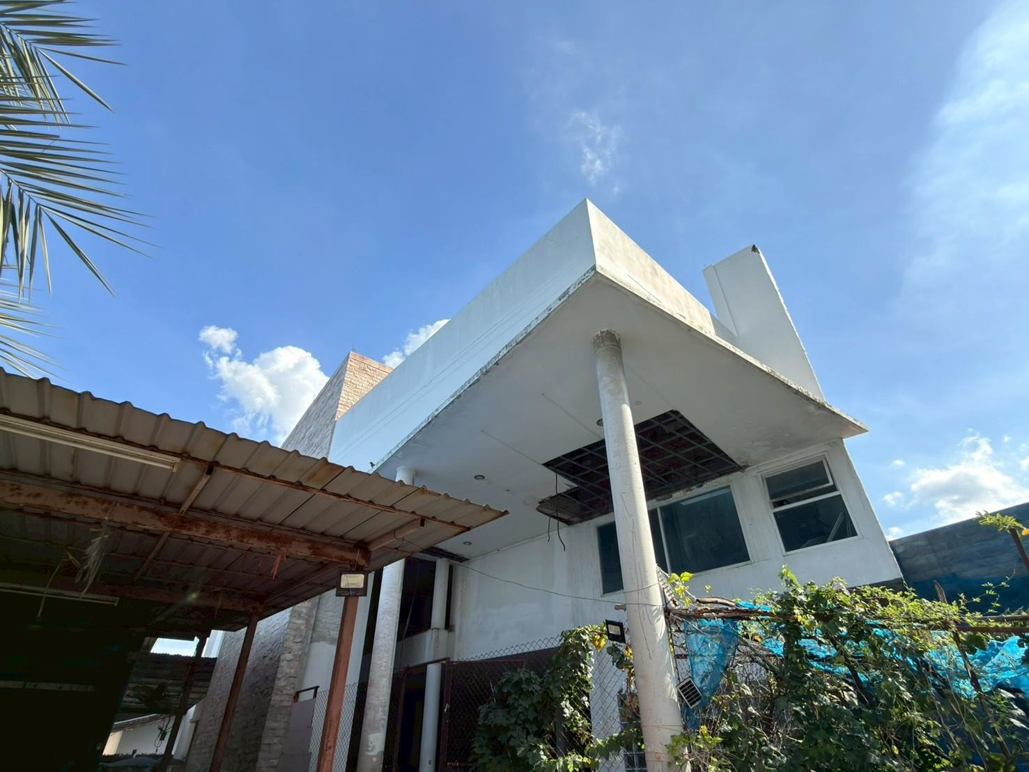 House for sale with large warehouse, 1 rai 36 sq m., Sam Wa Tawan Ok Subdistrict, Khlong Sam Wa District, Bangkok, price 17,000,000 baht. House for sale with large warehouse, 1 rai 36 sq m., Sam Wa Tawan Ok Subdistrict, Khlong Sam Wa District, Bangkok, price 17,000,000 baht.