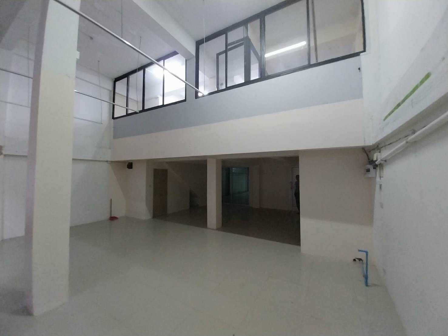 For sale/rent, commercial building, 4.5 floors, 2 units, next to Ratchaphruek Road, near Chic Republic BTS. For sale/rent, commercial building, 4.5 floors, 2 units, next to Ratchaphruek Road, near Chic Republic BTS.
