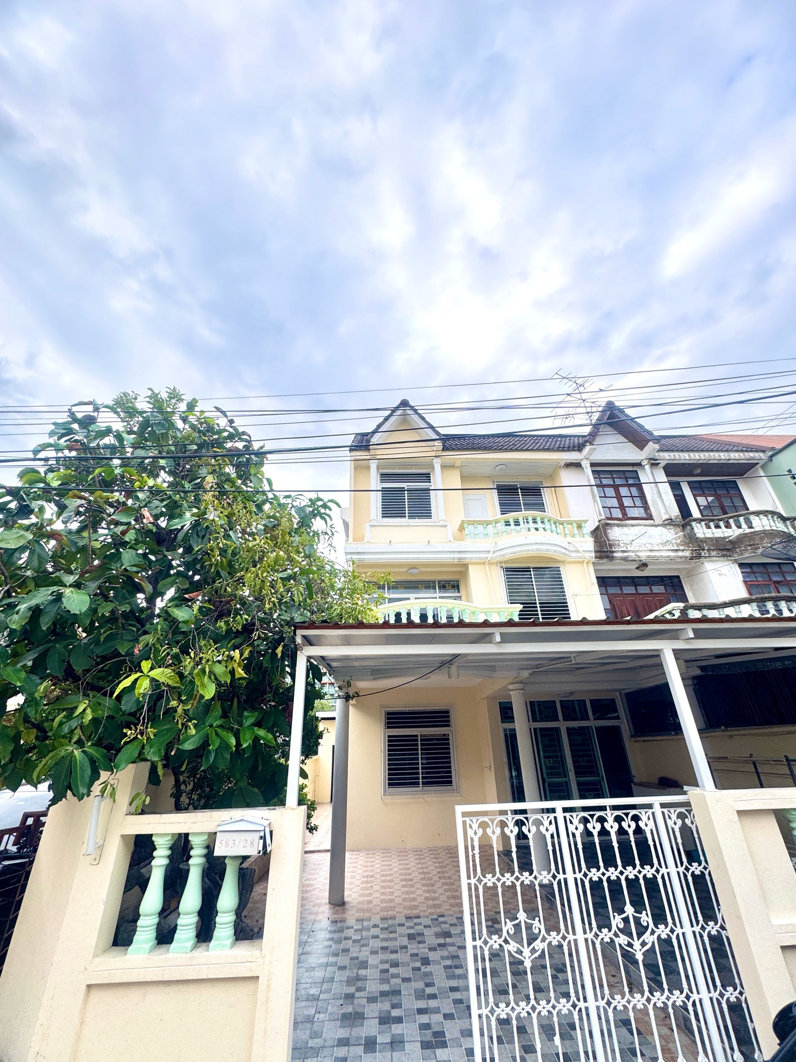 Townhome  6 bedrooms, 3 bathrooms, Huai Khwang, Ratchada 18, furniture Complete electrical appliances Empty house ready to move in ✅
