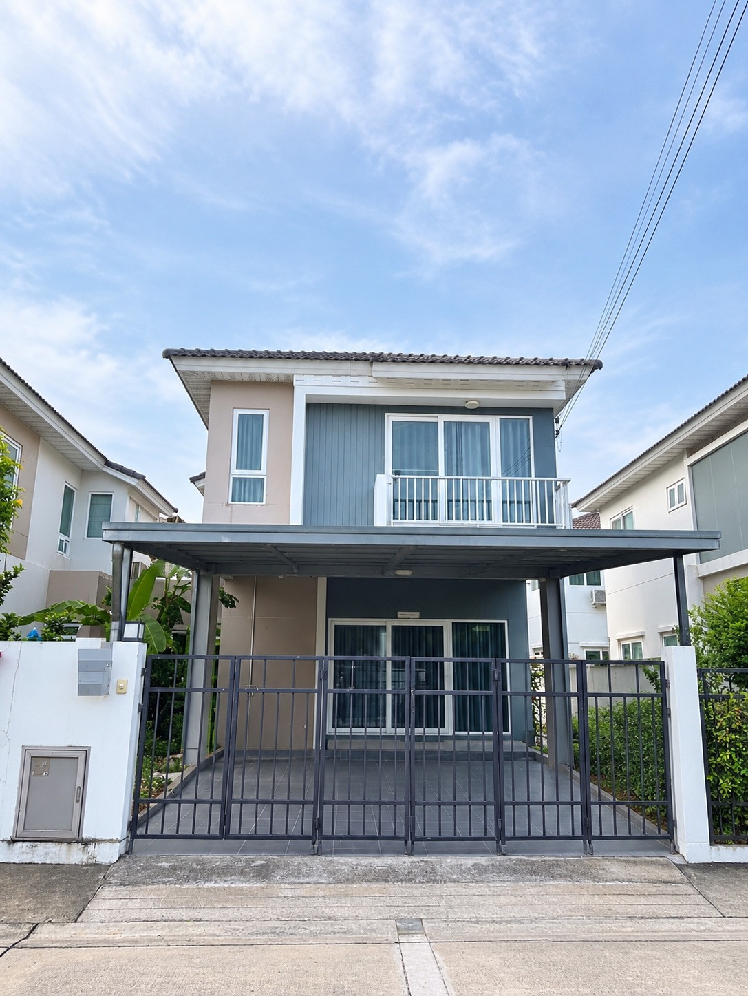 🌳Single house for rent, twin house style
Supalai Moda Village. Pinklao-Phutthamonthon ✅LineOA : @ladysai 🌳Single house for rent, twin house style
Supalai Moda Village. Pinklao-Phutthamonthon ✅LineOA : @ladysai
