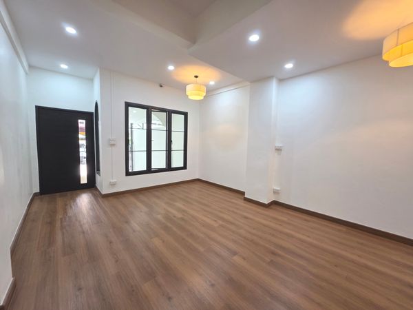 Newly renovated townhouse Near Central Bangna Ready to move in