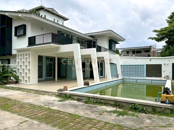Rare Find! Luxury House for Rent in Victory Monument-Ratchawithi | Massive 385 Sq.w. Plot | Private Garden | 900m to BTS No.50-HH-69019