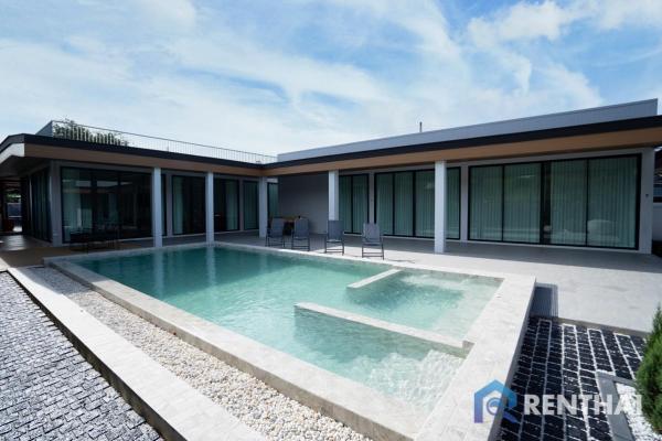 Pool Villa in Sattahip Surrounded by Mountains and Nature