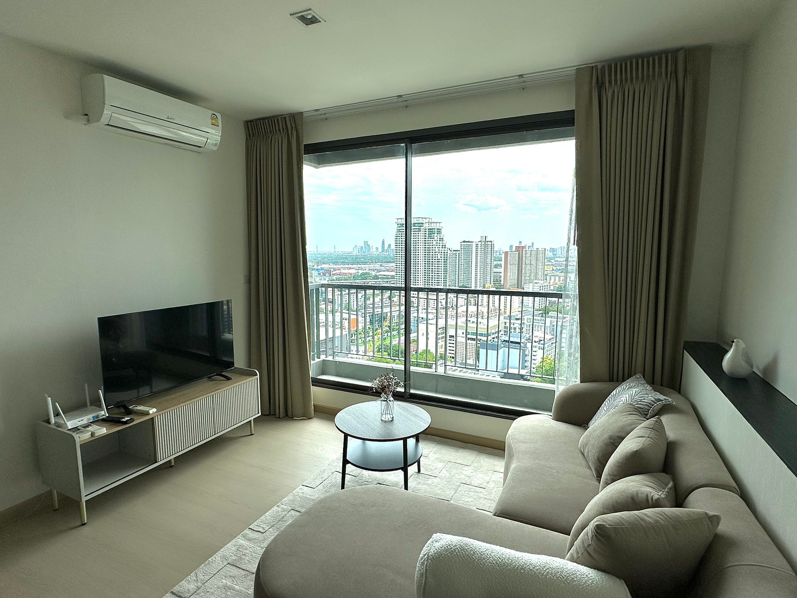 For Sale Rhythm Sukhumvit 44/1 26th fl., Size 52.37 sq.m. 2 bedrooms close to BTS Phra Khanong For Sale Rhythm Sukhumvit 44/1 26th fl., Size 52.37 sq.m. 2 bedrooms close to BTS Phra Khanong