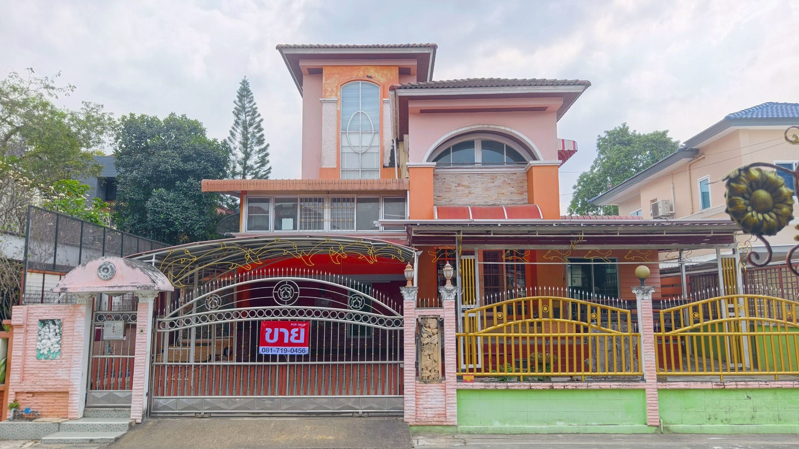 House for sale, good location, Honey Ville, next to Kanchanaphisek Road, Soi 9 (next to the main road), area 75 square meters. House for sale, good location, Honey Ville, next to Kanchanaphisek Road, Soi 9 (next to the main road), area 75 square meters.
