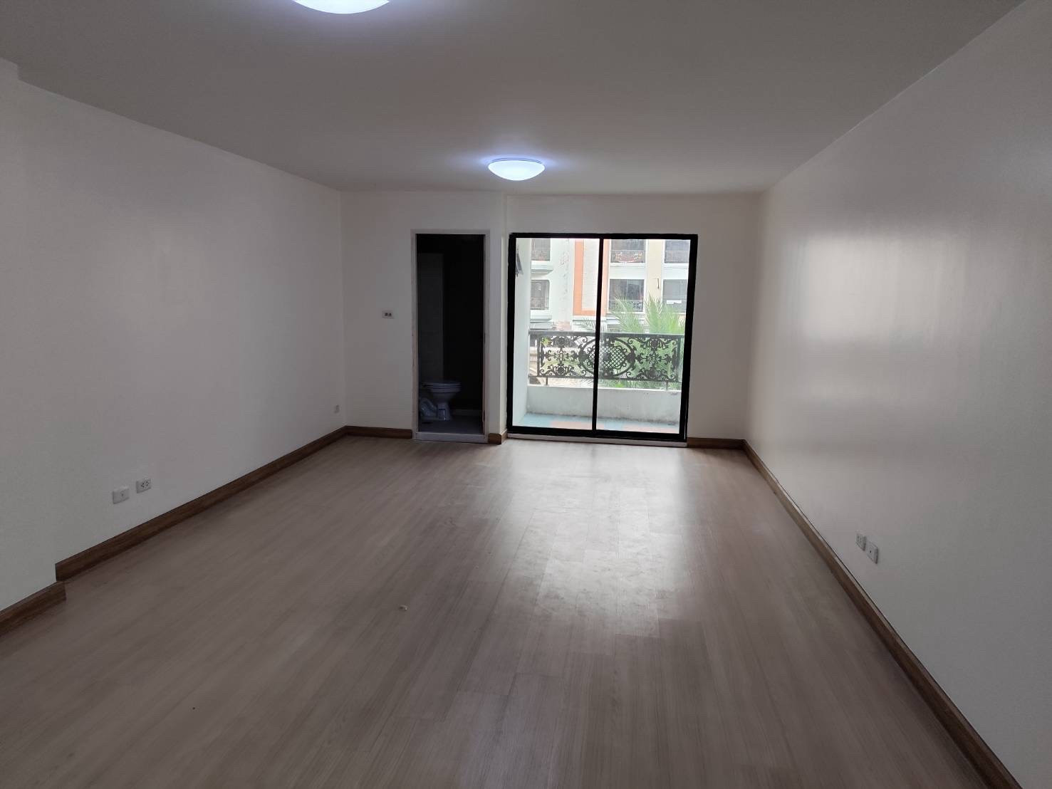 Condo for sale, Champs Elysees Chaengwattana, only 1 kilometer, Central Plaza Chaengwattana, near STOU, room size 33 sq m., 4th floor, price 550,000 baht, interested 097 - 465 5644