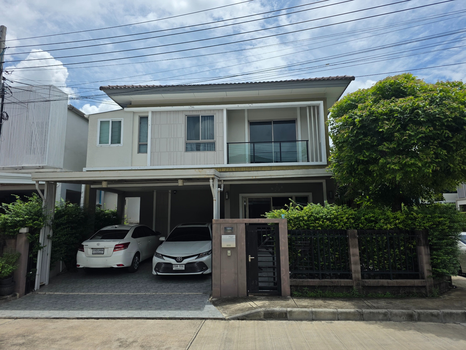 House for sale, The Plant Etisque, Soi Phatthanakan 38. House for sale, The Plant Etisque, Soi Phatthanakan 38.