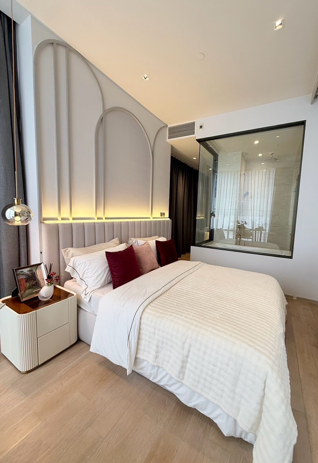👑 ขายโปรปิดตึก คอนโดหรู Ashton Silom 👑 1 Bed 50 sqm แต่งบิ้วท์อินครบ สวยพร้อมอยู่ ราคา 8.35 ล้านบาทเท่านั้น !! 👑 ขายโปรปิดตึก คอนโดหรู Ashton Silom 👑 1 Bed 50 sqm แต่งบิ้วท์อินครบ สวยพร้อมอยู่ ราคา 8.35 ล้านบาทเท่านั้น !!