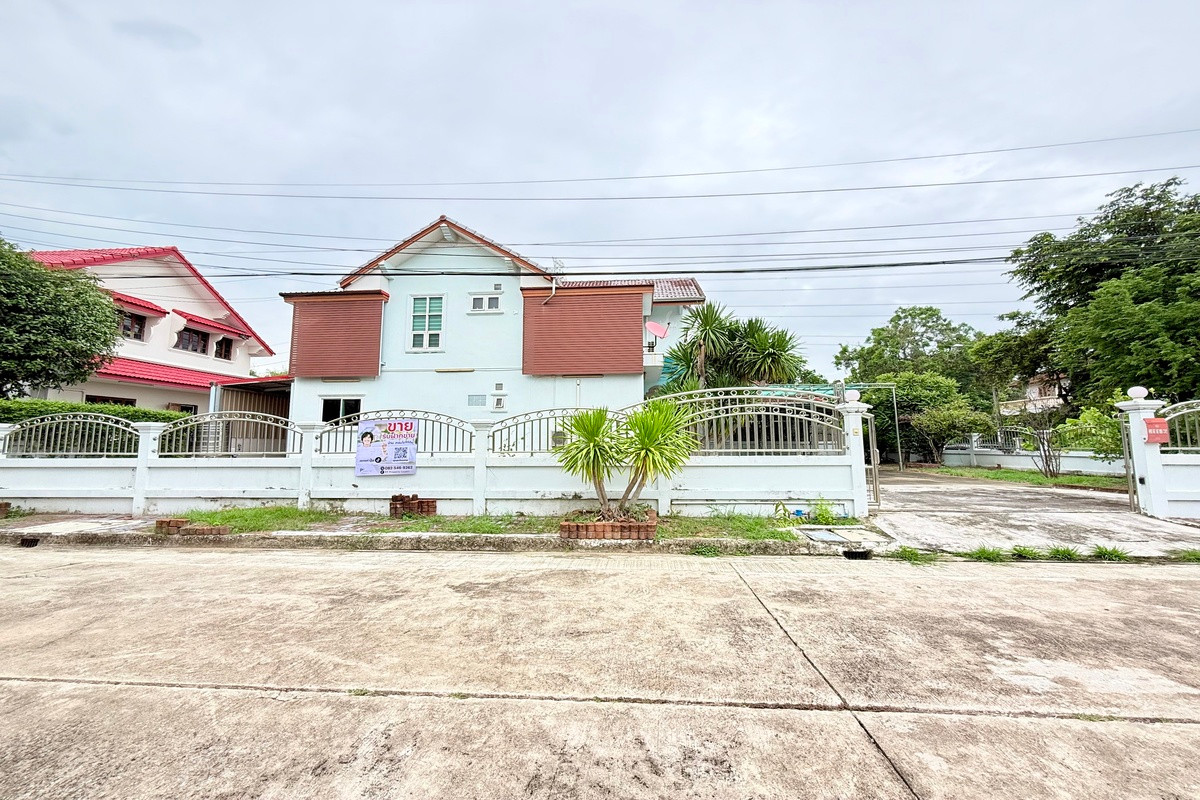 House for sale, Phasaree, Phutthamonthon Sai 2, 130 sq m, corner plot, near MRT Lak Song Station, 10 minutes.