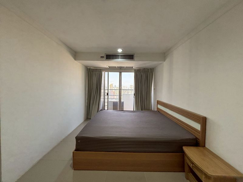 🏙 Condo For Rent! Spacious Layout with 3 Bedroom Fully Furnished, Premium Facilities, Prime Location Near BTS Phrom Phong / Available 25th July 2026 📌