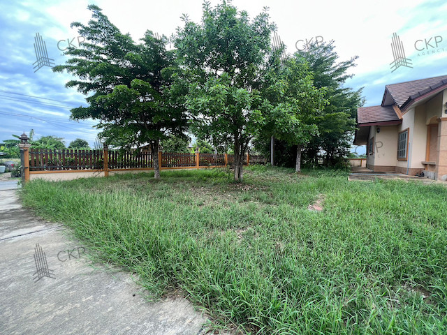 Land with existing buildings for sale in Mueang District, Nakhon Pathom. Convenient access via the M81 expressway. Suitable for a cafe or vacation home. | 93390 Land with existing buildings for sale in Mueang District, Nakhon Pathom. Convenient access via the M81 expressway. Suitable for a cafe or vacation home. | 93390