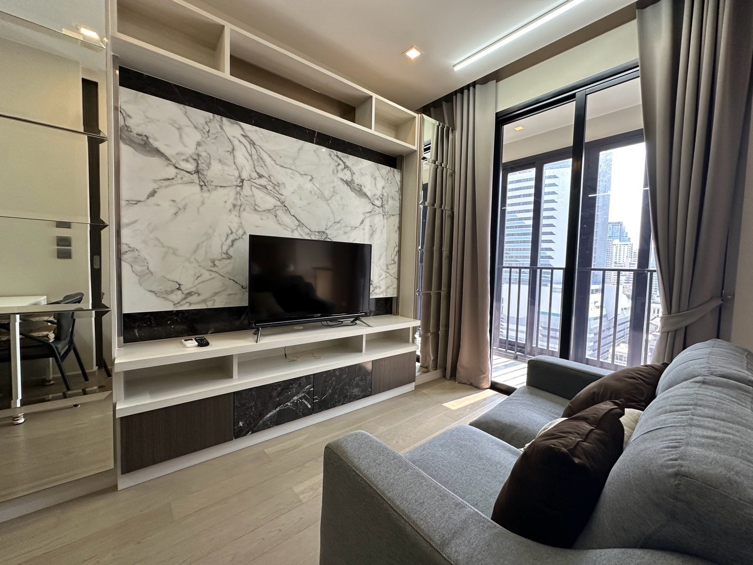 Luxury Condo Ashton Asoke 1 Bedroom Fully Furnished Near BTS and Terminal21 Luxury Condo Ashton Asoke 1 Bedroom Fully Furnished Near BTS and Terminal21