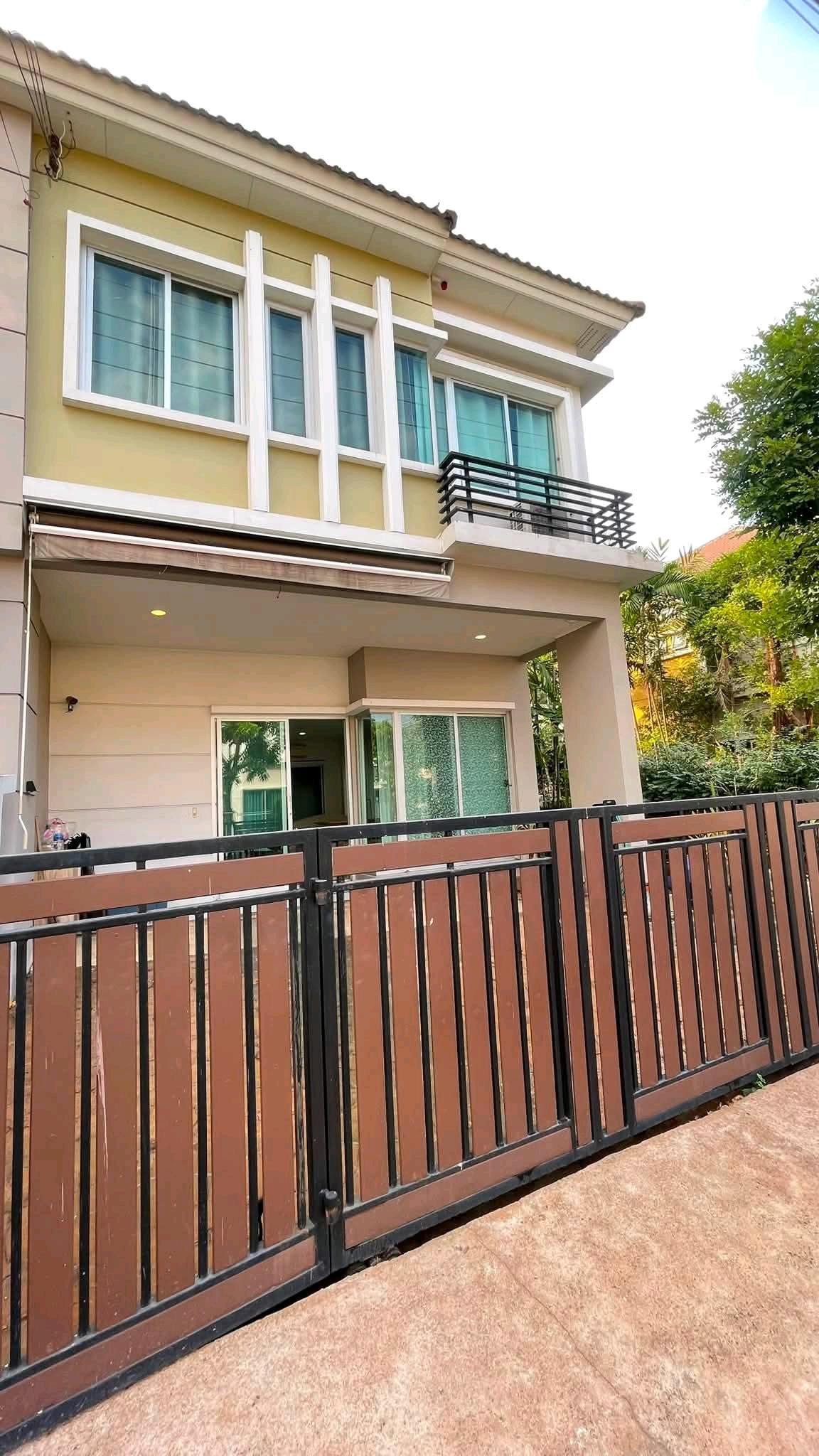 Urgent for rent! Corner townhome Vista 180 Theparak-Wongwaen ✨🏡 Urgent for rent! Corner townhome Vista 180 Theparak-Wongwaen ✨🏡