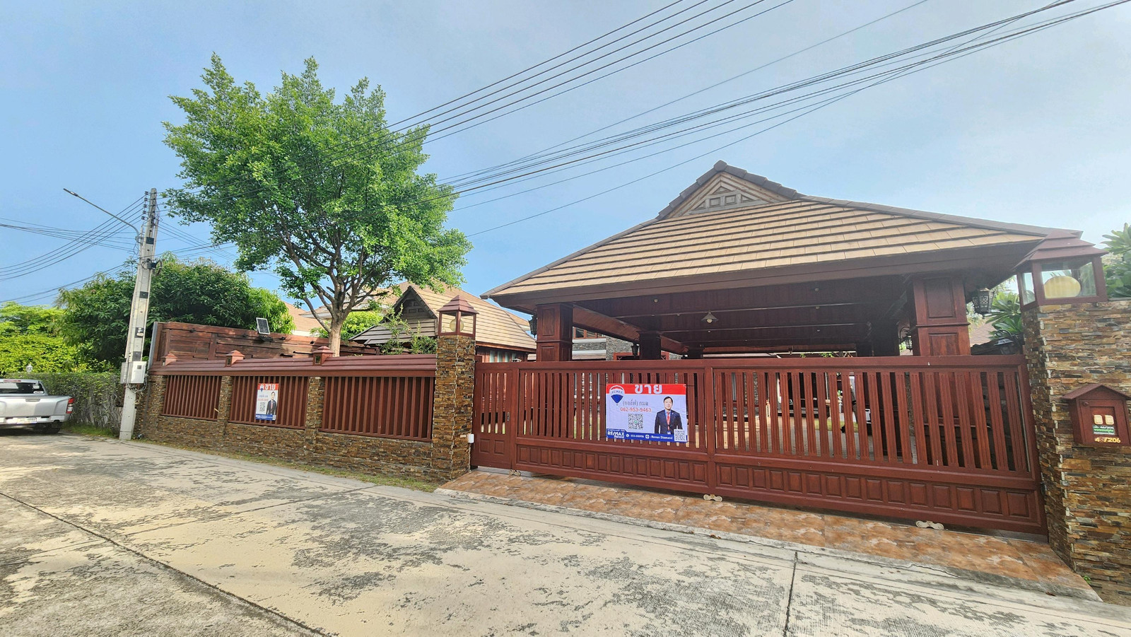 ขาย บ้านเดี่ยว 2 ชั้น 172.3 ตร.ว.
บางแสน ชลบุรี ตกแต่ง งานไม้ทั้งหลัง 