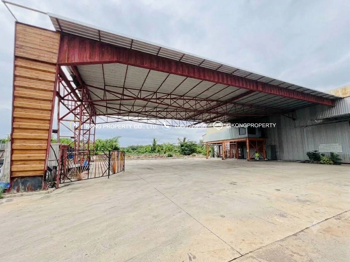 Warehouse for rent, Ekkachai, Bang Bon 5, Bangkok, with crane, size 900 sq m. Warehouse for rent, Ekkachai, Bang Bon 5, Bangkok, with crane, size 900 sq m.