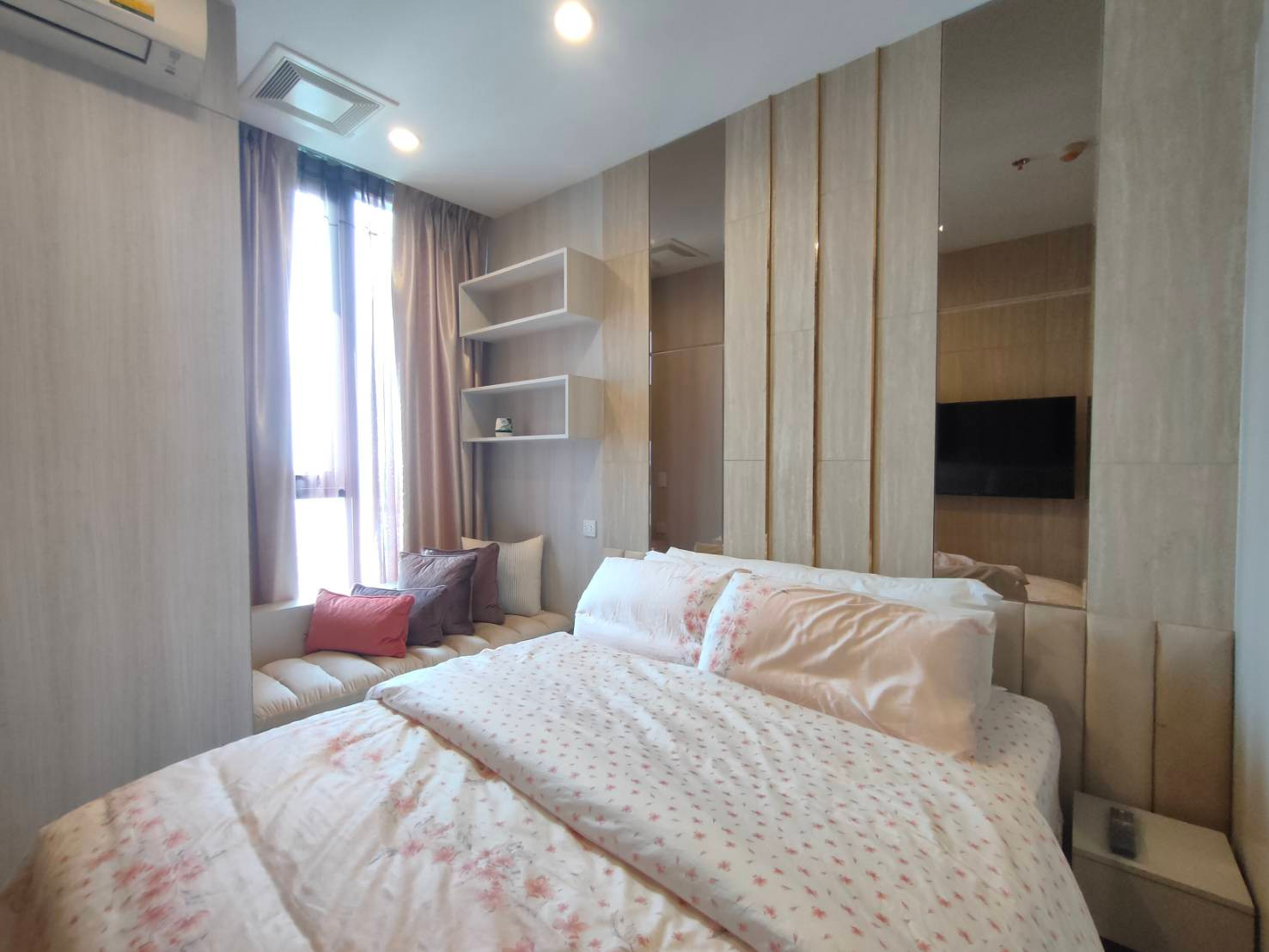 For Rent: Whizdom Essence Sukhumvit (ST-02) For Rent: Whizdom Essence Sukhumvit (ST-02)