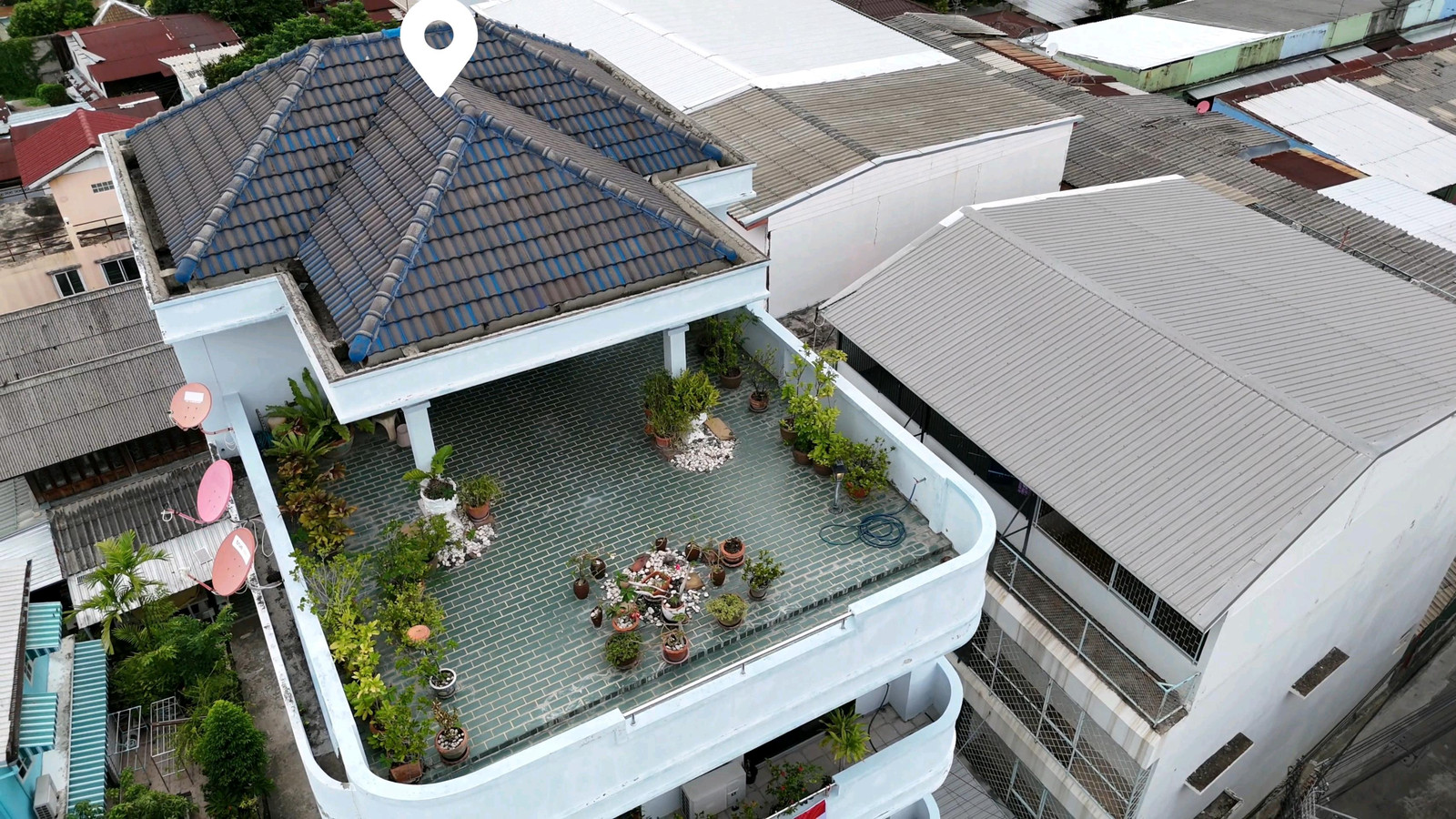 "บ้าน" แบบ Sky Terrace บนเส้น เจริญรัถ ซอย 13 : ใกล้ Icon Siam!! , 50 ตร.วา, 493 ตร.ม. 
4 ชั้นครึ่ง โปร่ง จอดรถได้ถึง 2-3 คัน
