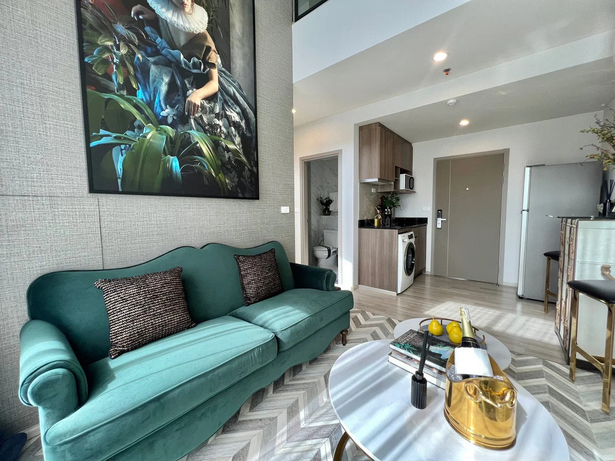 Ideo Mobi Sukhumvit Eastpoint 1 bedroom duplex, high ceiling, spacious room. Ideo Mobi Sukhumvit Eastpoint 1 bedroom duplex, high ceiling, spacious room.