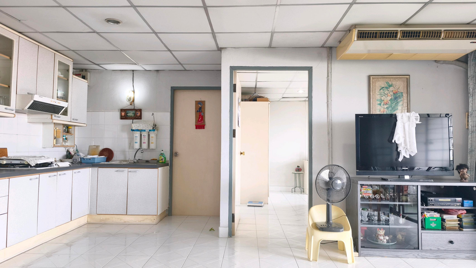 ⚠️ Buy now for 2.19 million before renovations increase the price to 2.49 million! Baan Ratchada Condo 58 sq m., 7th floor, near MRT 3 lines 📲 Contact Line urgently 0851675295 #Ratchada Condo #Beer and liquor about the house – รูปที่ 3