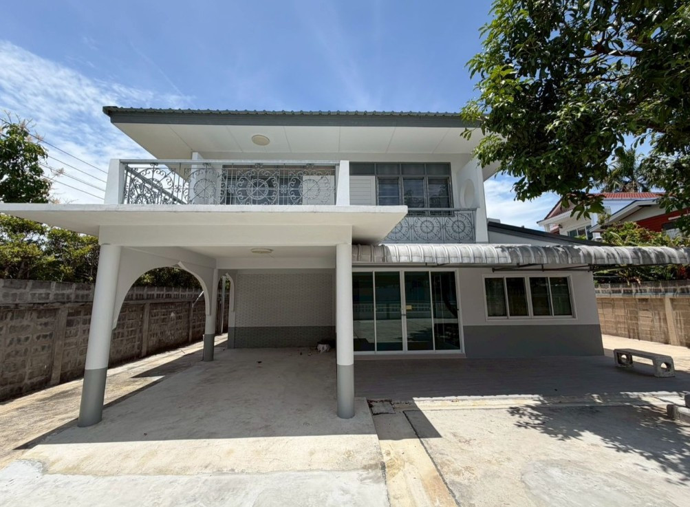 📣 For rent, renovated detached house, lots of space, 101 square meters, 2 floors, 4 bedrooms, 3 bathrooms, 5 parking spaces, Soi Lasalle 19, Sukhumvit 105, near BTS Bangna. 📣 For rent, renovated detached house, lots of space, 101 square meters, 2 floors, 4 bedrooms, 3 bathrooms, 5 parking spaces, Soi Lasalle 19, Sukhumvit 105, near BTS Bangna.