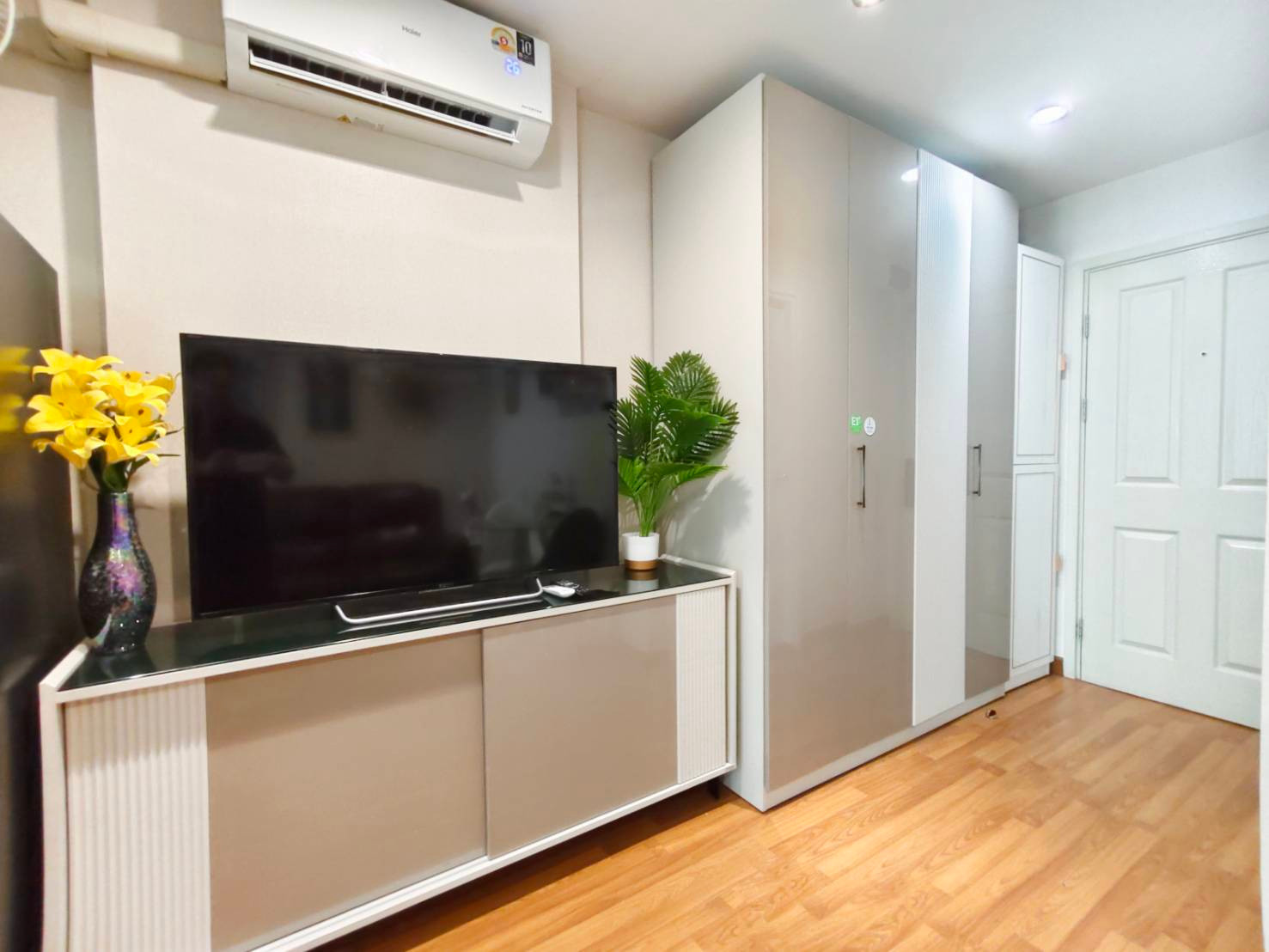 The  is selling it himself. Condo for sale Regent Home Sukhumvit 81, next to Bts On Nut, 700 m., pool view, newly decorated, beautiful on the cover. – รูปที่ 4