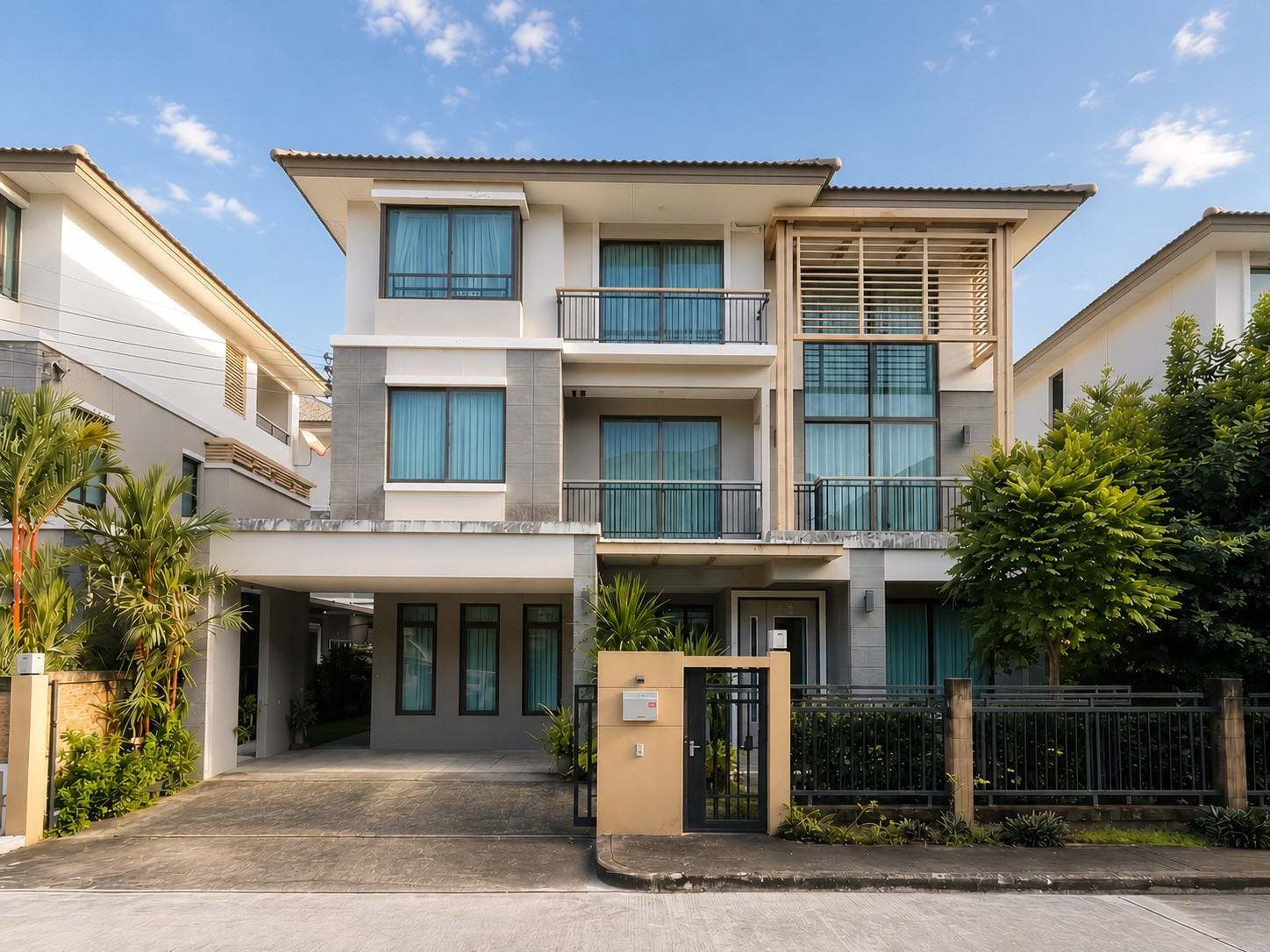 Urgent sale 🔥 Best price in the project 📍 The Plant Elite Phatthanakan, 3-story detached house, only 16.5 million. Urgent sale 🔥 Best price in the project 📍 The Plant Elite Phatthanakan, 3-story detached house, only 16.5 million.