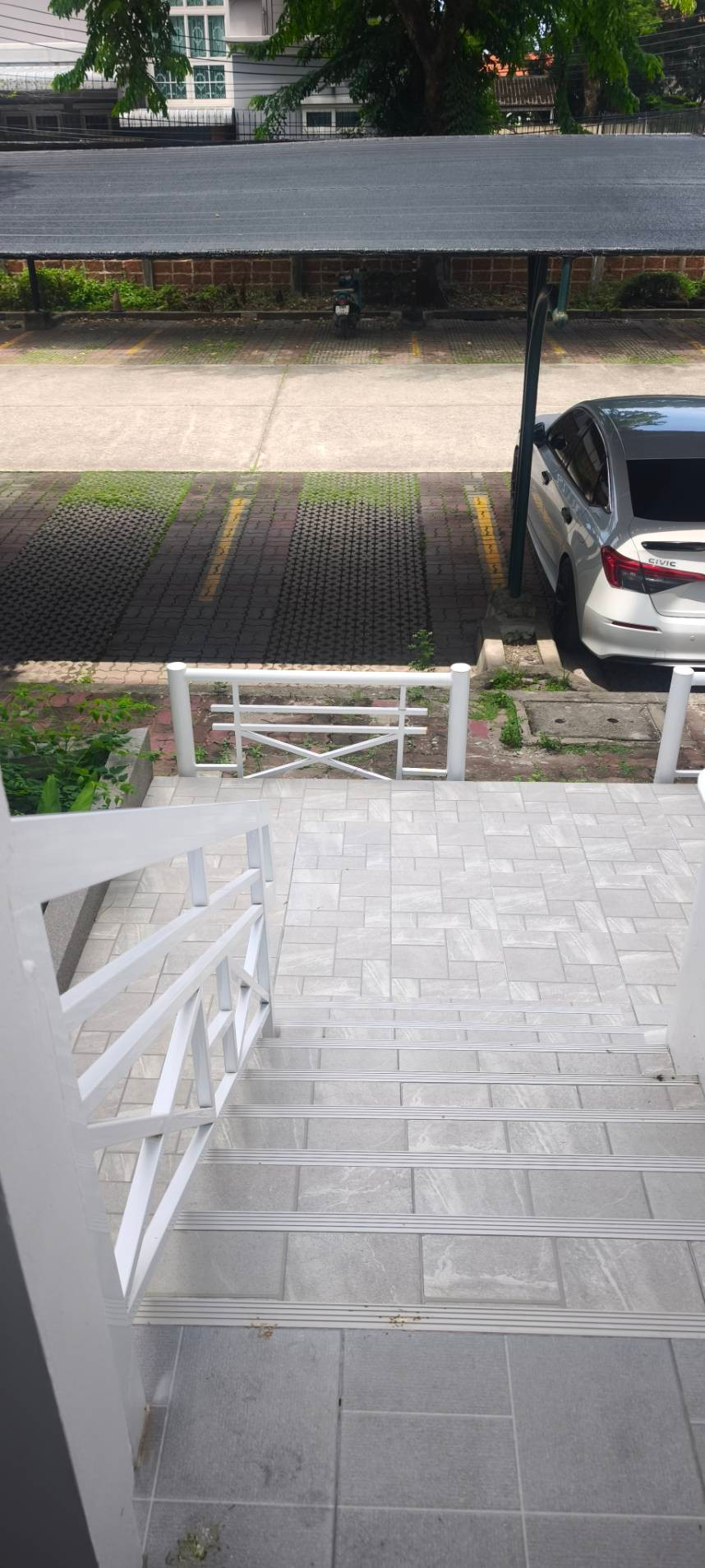 ให้เช่า คอนโดบ้านสวนธนศรีนครินทร์ อยู่ในซอยศรีด่าน 22 คอนโด ที่เหมือนบ้าน ชั้น 1 ส่วนตัว สุดคุ้ม ตกแต่งใหม่หมด ห้องใหญ่อยู่สบาย เป็นแบบ 2 ห้องนอน   – รูปที่ 2