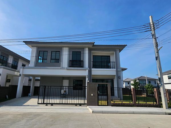 New house for sale, Passorn Romklao-Ramkhamhaeng project, land 71 sq m. Call 083-0576584 Luk Tan.